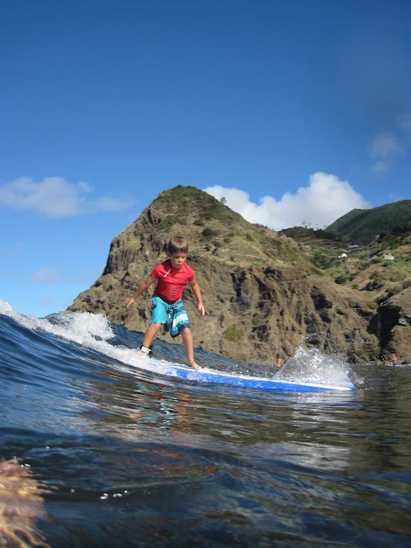 Madeira Surf Camp Ostello Porto Da Cruz Esterno foto